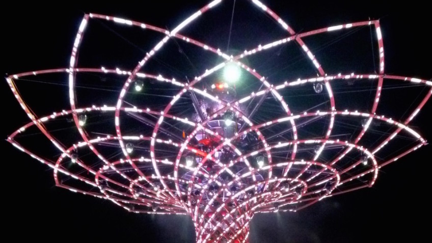 Beleuchteter Tree of Life der Expo Milano